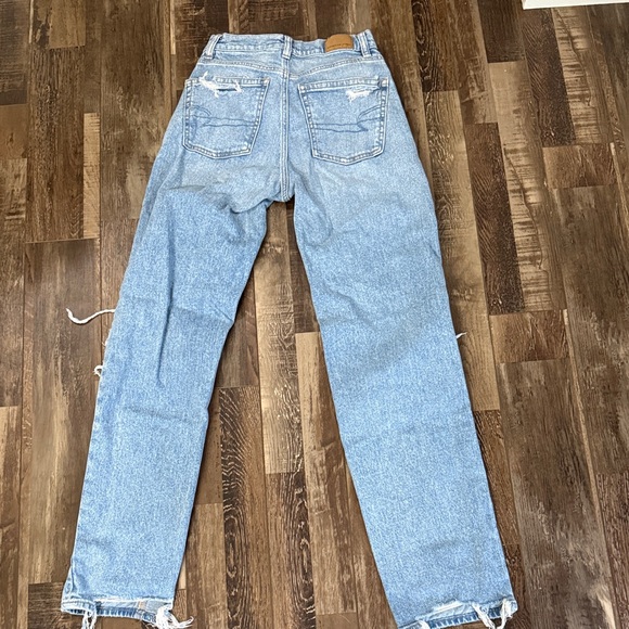 American Eagle Outfitters Light Blue Distressed Boyfriend Jeans - Picture 4 of 4